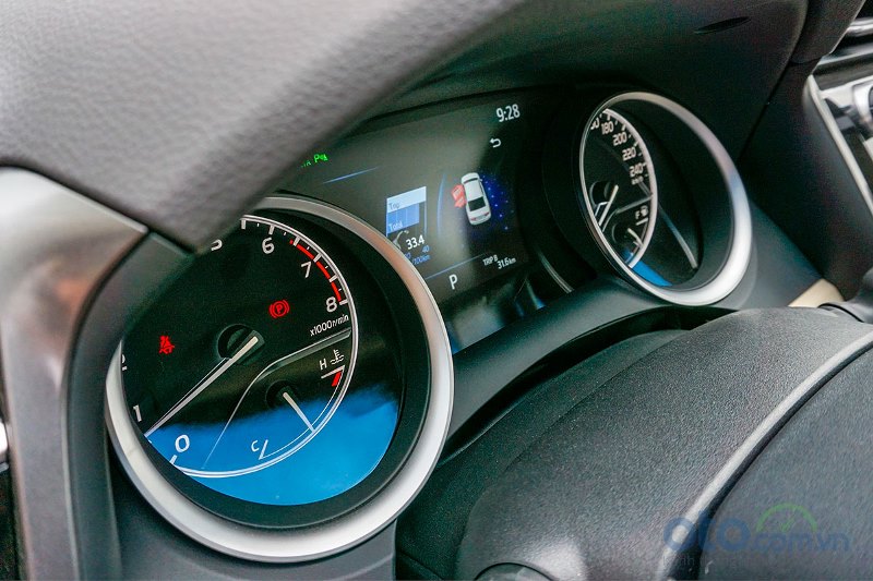 Toyota Camry 2019 12