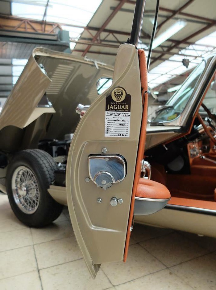 “Đồng nát” Jaguar E-Type 1965 trở lên đẹp long lanh sau khi được phục chế lạisdfg