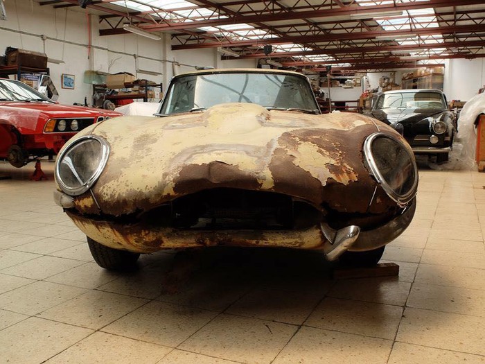 “Đồng nát” Jaguar E-Type 1965 trở lên đẹp long lanh sau khi được phục chế lại8a