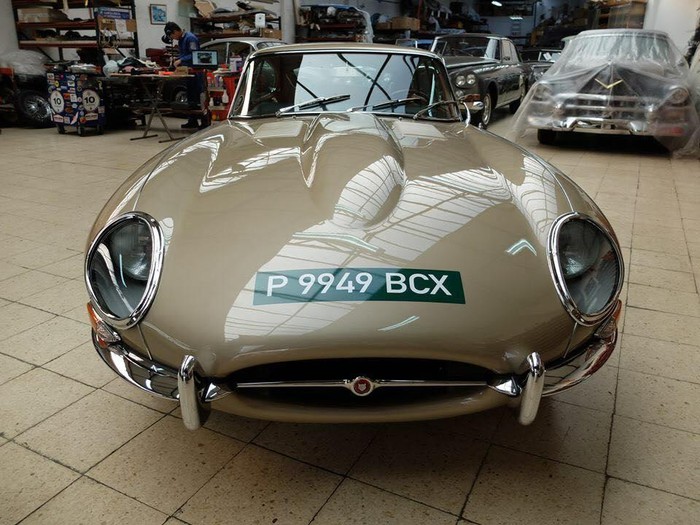 “Đồng nát” Jaguar E-Type 1965 trở lên đẹp long lanh sau khi được phục chế lại9a