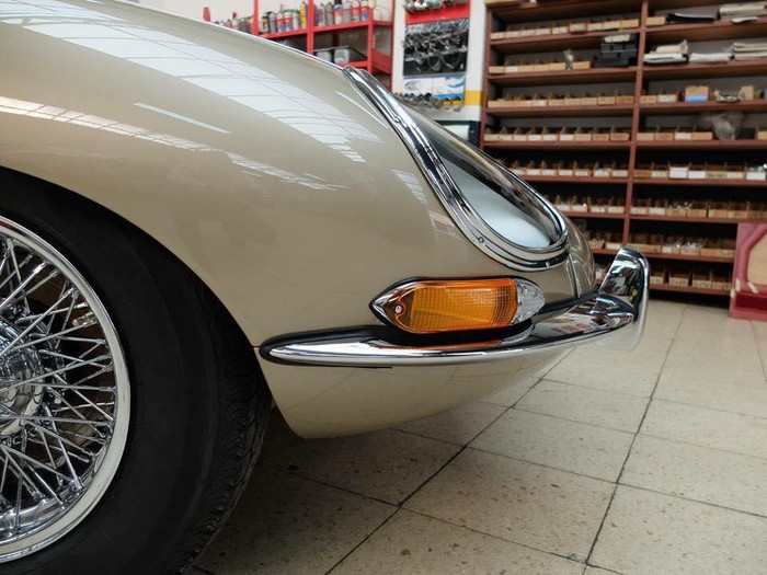 “Đồng nát” Jaguar E-Type 1965 trở lên đẹp long lanh sau khi được phục chế lạisdg