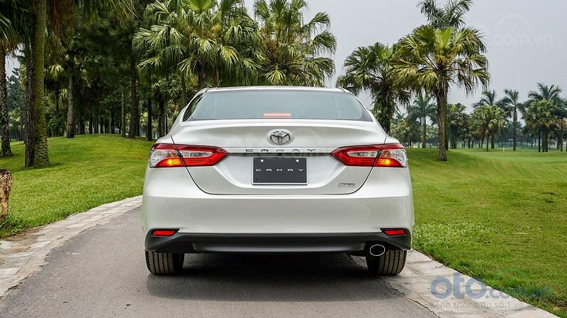 Đuôi xe Toyota Camry 2.0G 2019 Đuôi xe Toyota Camry 2.0G 2019...