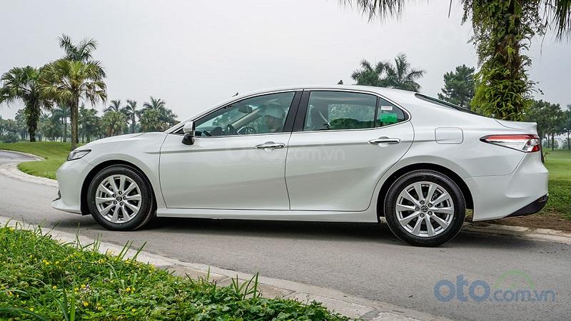 Thiết kế thân xe Toyota Camry 2.0G 2019...