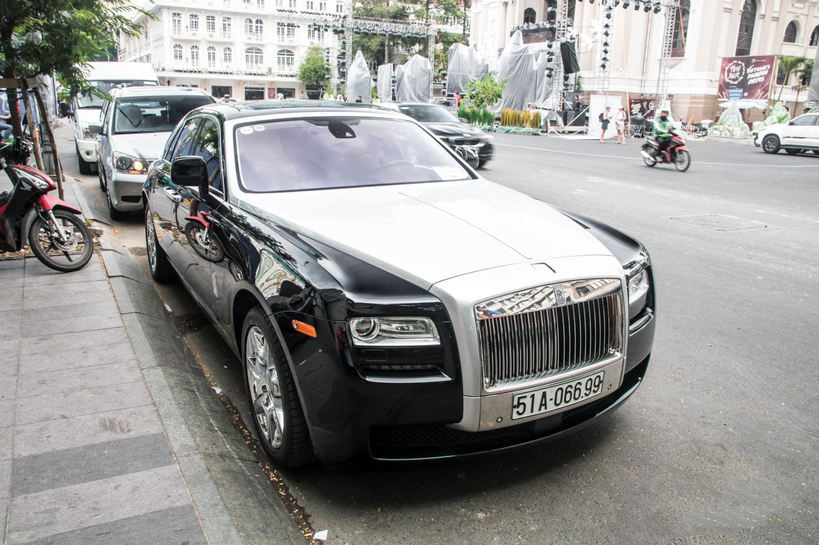 “Chộp” ngay ảnh Rolls-Royce Ghost của nhà chồng Tăng Thanh Hà tái xuất trên phố