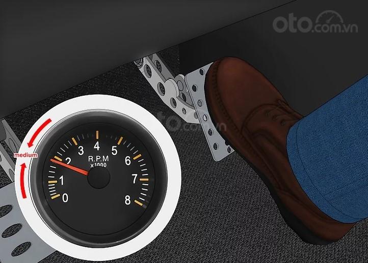 Mẹo thoát khỏi bùn lầy khi ô tô bị mắc kẹt 5