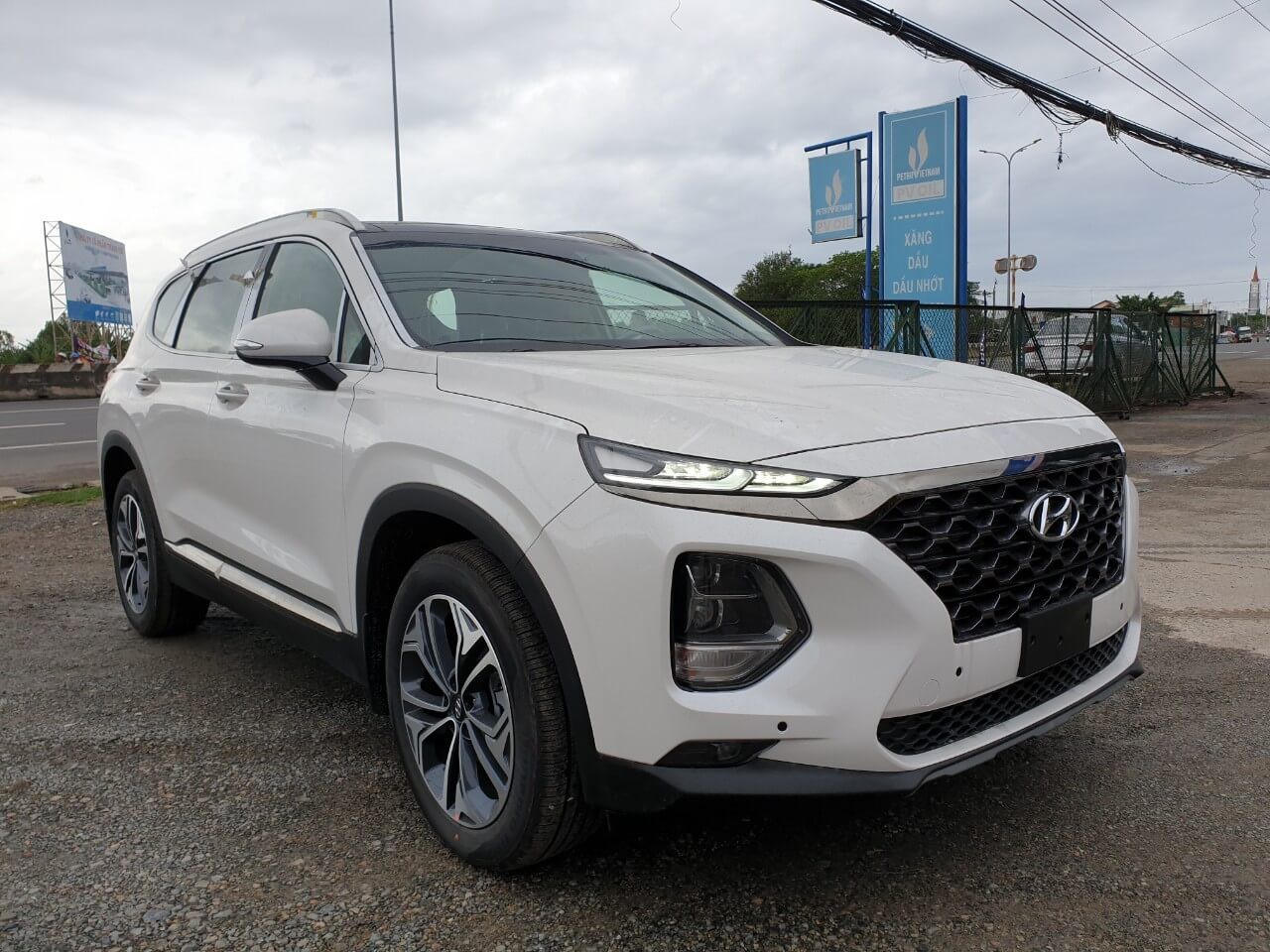 Hyundai Accent hoàn thiện nâng cấp, tăng giá bán tại đại lý a3 Hyundai Sante Fe 2019 cũng từng được nâng cấp nhẹ