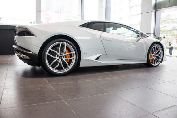 Lamborghini Huracan "hàng lướt" giá 11,5 tỷ tại Việt Nam đã tìm thấy chủ 8 Lamborghini Huracan "hàng lướt" giá 11,5 tỷ tại Việt Nam đã tìm thấy chủ a8
