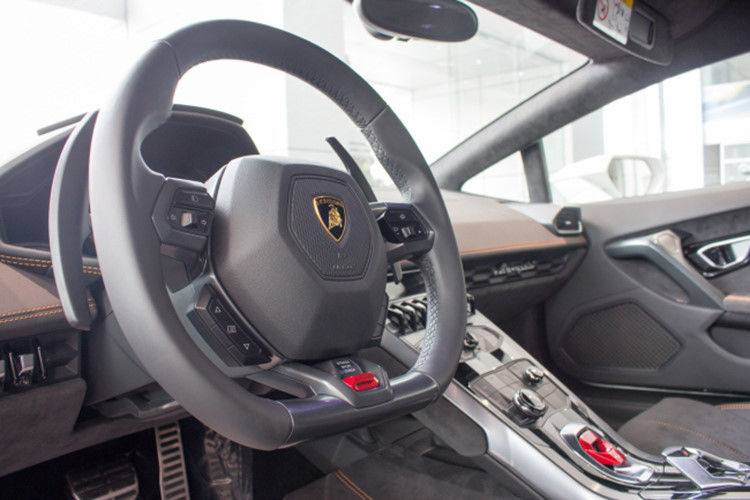 Lamborghini Huracan "hàng lướt" giá 11,5 tỷ tại Việt Nam đã tìm thấy chủ 7 Lamborghini Huracan "hàng lướt" giá 11,5 tỷ tại Việt Nam đã tìm thấy chủ a7