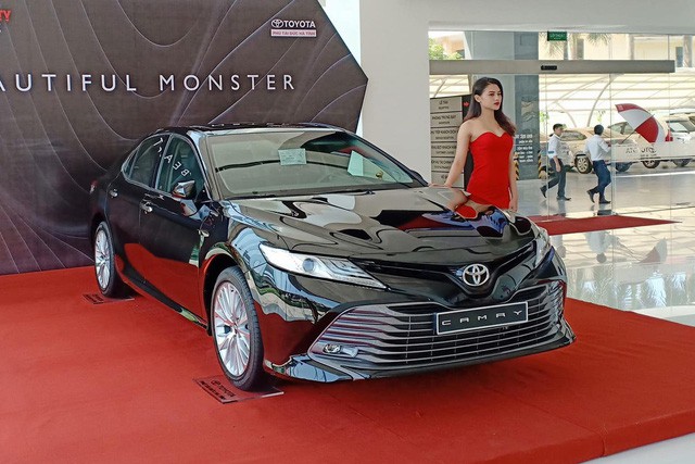 Giá xe Toyota Camry cập nhật mới