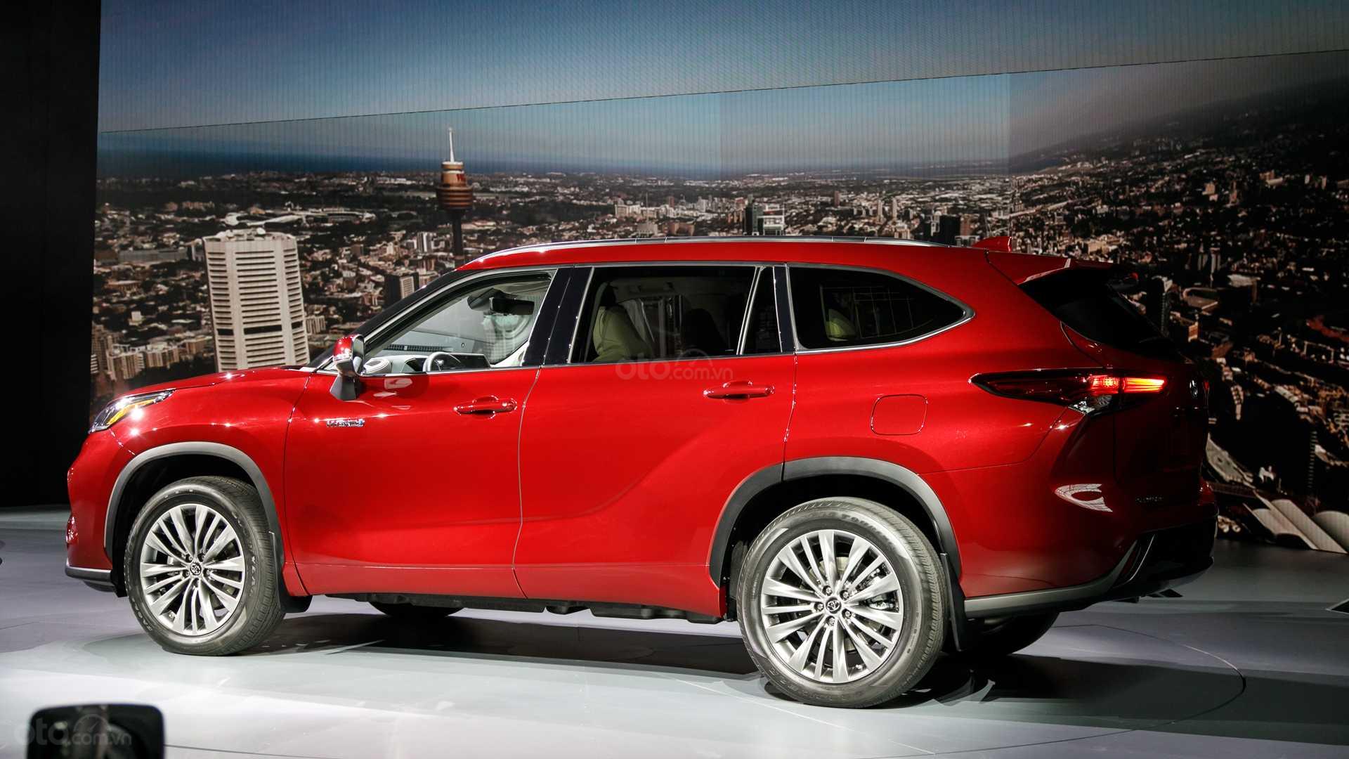 Toyota Highlander 2020 có 2 lựa chọn động cơ hybrid mới Đánh giá xe Toyota Highlander 2020 màu đỏ thân xe