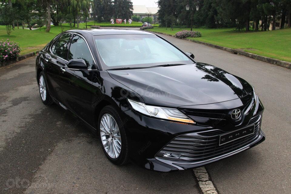 Vừa về nước, Toyota Camry 2019 ngay lập tức kèm theo lạc lên tới cả trăm triệu đồng