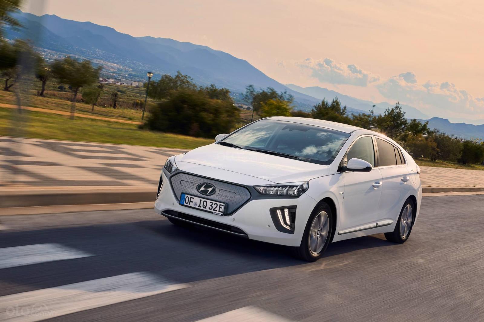 Hyundai Ioniq 2020 cập nhật, cải tiến công nghệ cùng tầm vận hành