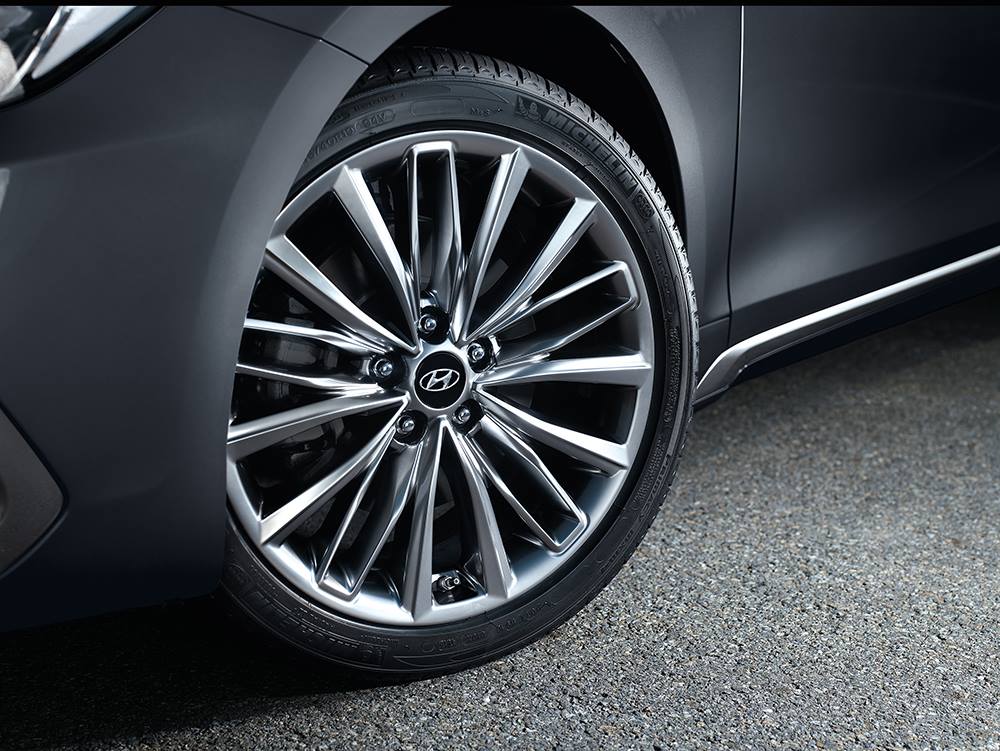 Hyundai Grandeur 2019 bất ngờ xuất hiện tại Việt Nam, thay thế Sonata? 25 Hyundai Grandeur 2019 bất ngờ xuất hiện tại Việt Nam, thay thế Sonata? a25