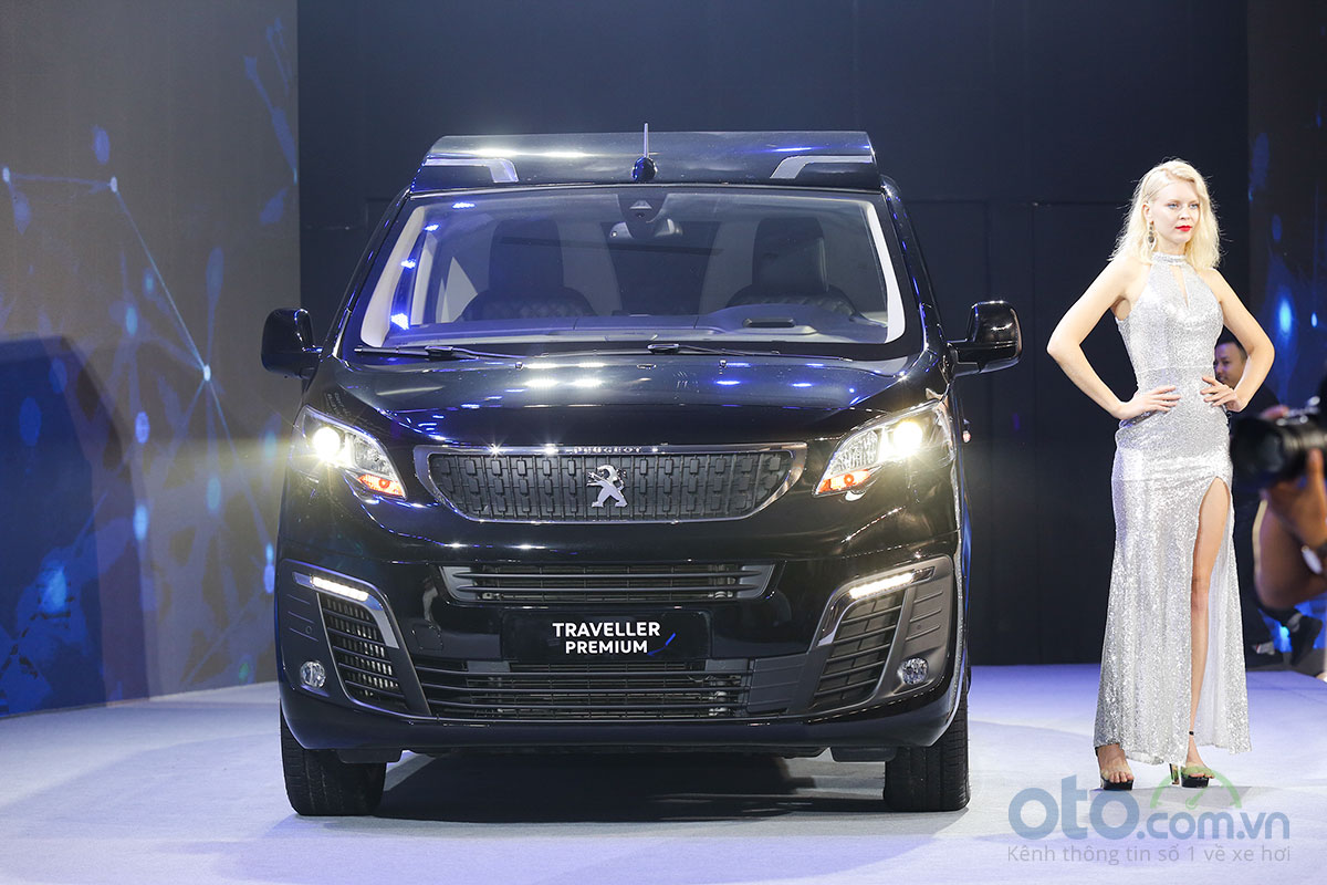 Thaco ra mắt mẫu Peugeot Traveller tại Việt Nam.