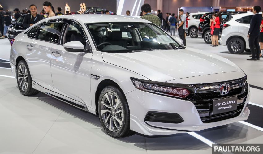 Toyota Camry 2019 hoàn toàn áp đảo Honda Accord về chất lượng.