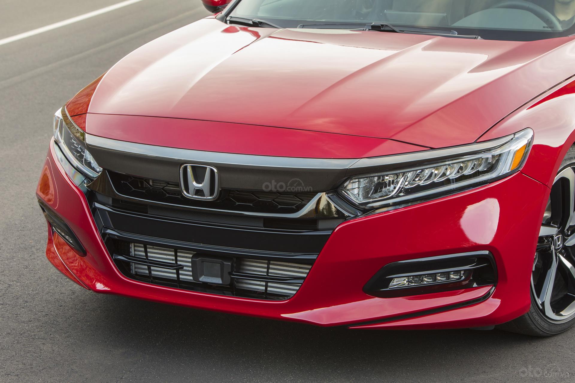 Đánh giá xe Honda Accord 2019 Sport  - lưới tản nhiệt xe