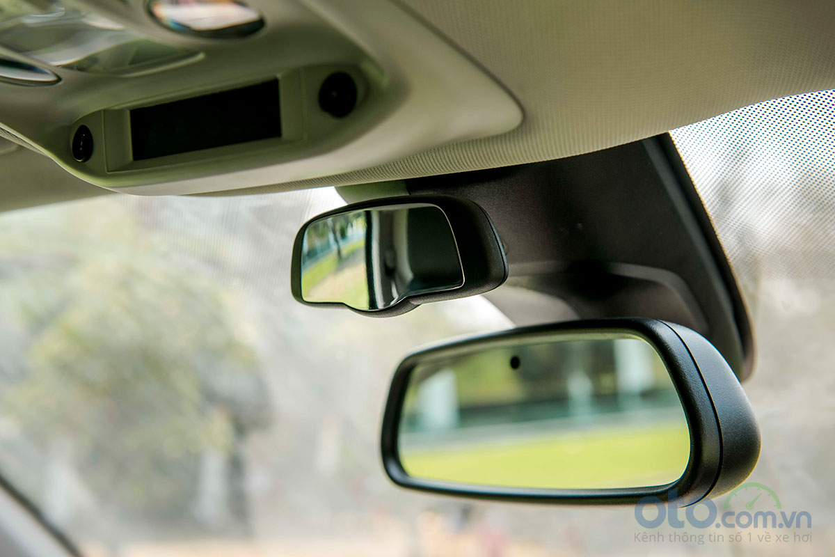Gương chiếu hậu được tích hợp tính năng chống chói và trang bị thêm gương quan sát trẻ em Gương chiếu hậu được tích hợp tính năng chống chói và trang bị thêm gương quan sát trẻ em.