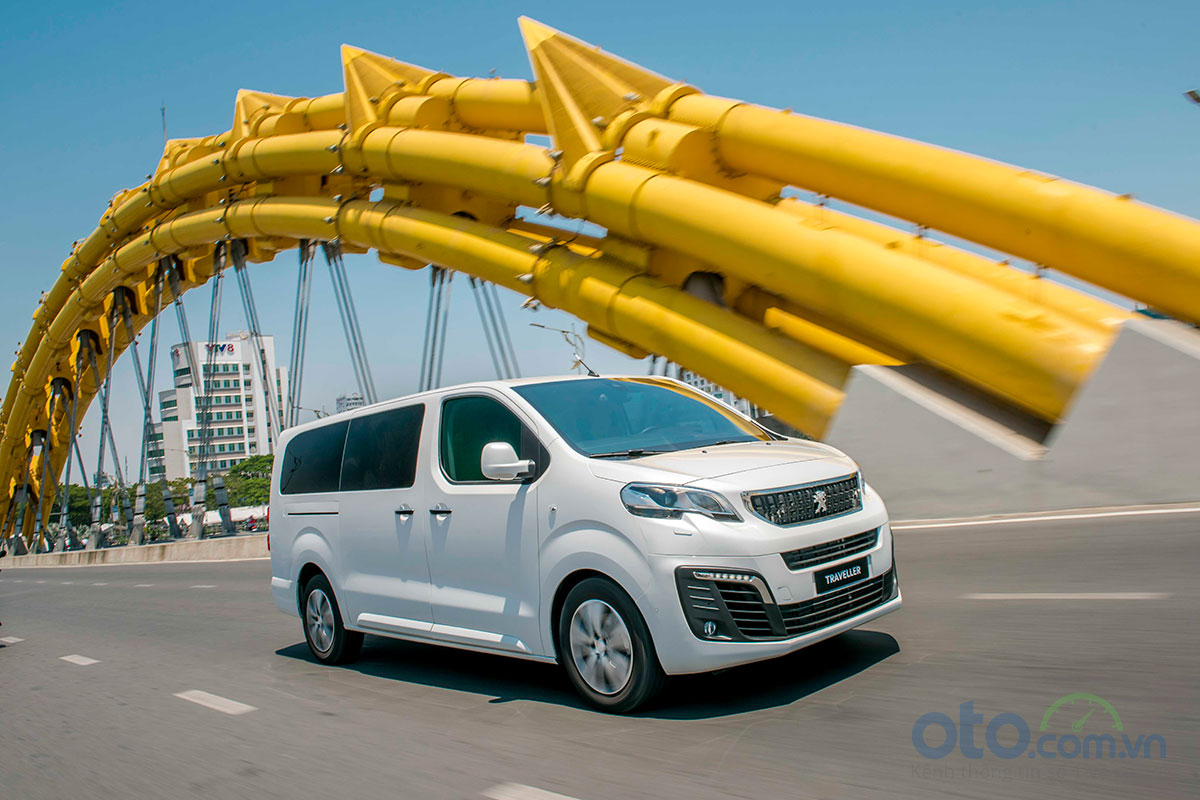 Peugeot Traveller Luxury và Premium trang bị động cơ Diesel HDi dung tích 2.0 lít tăng áp, công suất cực đại 150 mã lực tại vòng tua 4000 vòng/phút, mô men xoắn cực đại đạt 370 Nm tại 2000 vòng/phút Peugeot Traveller Luxury và Premium trang bị động cơ Diesel HDi dung tích 2.0 lít tăng áp, công suất cực đại 150 mã lực tại vòng tua 4000 vòng/phút, mô men xoắn cực đại đạt 370 Nm tại 2000 vòng/phút.