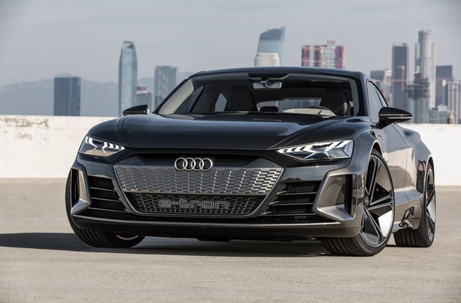 Đầu xe Audi e-tron...