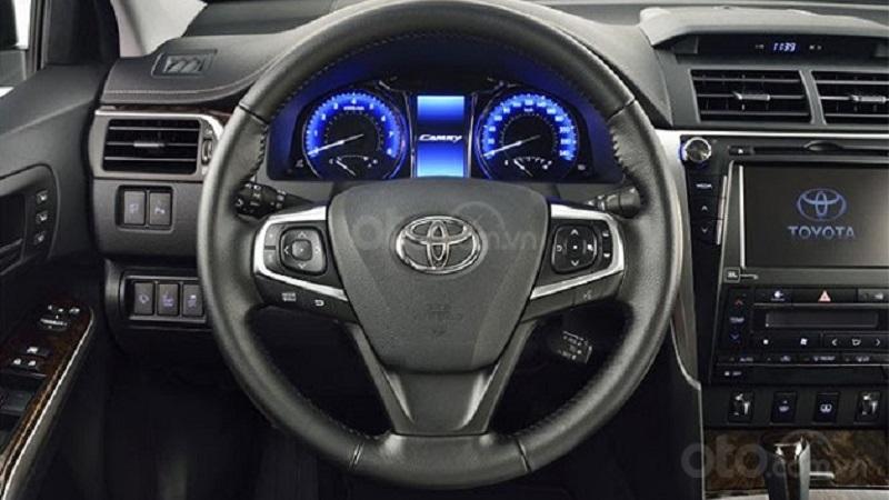 So sanh Toyota Camry 2.5Q the he moi va the he cu tai Viet Nam