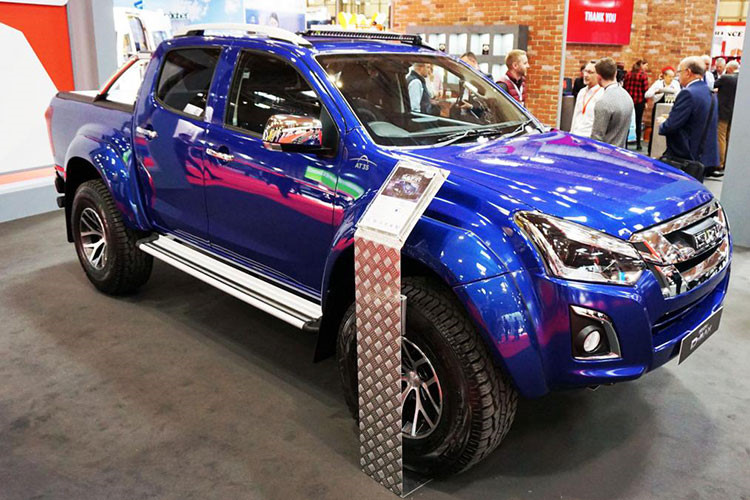 Soi chi tiết chiếc Isuzu D-Max Safirn cực hiếm, chỉ tồn tại 10 chiếc trên thế giới 7 Soi chi tiết chiếc Isuzu D-Max Safirn cực hiếm, chỉ tồn tại 10 chiếc trên thế giới a7
