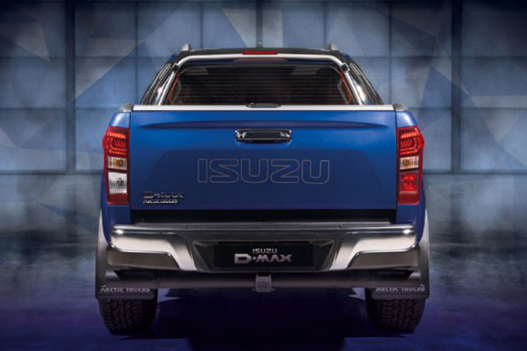 Soi chi tiết chiếc Isuzu D-Max Safirn cực hiếm, chỉ tồn tại 10 chiếc trên thế giới 3 Soi chi tiết chiếc Isuzu D-Max Safirn cực hiếm, chỉ tồn tại 10 chiếc trên thế giới a3