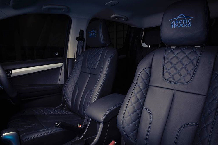 Soi chi tiết chiếc Isuzu D-Max Safirn cực hiếm, chỉ tồn tại 10 chiếc trên thế giới 5 Soi chi tiết chiếc Isuzu D-Max Safirn cực hiếm, chỉ tồn tại 10 chiếc trên thế giới a5