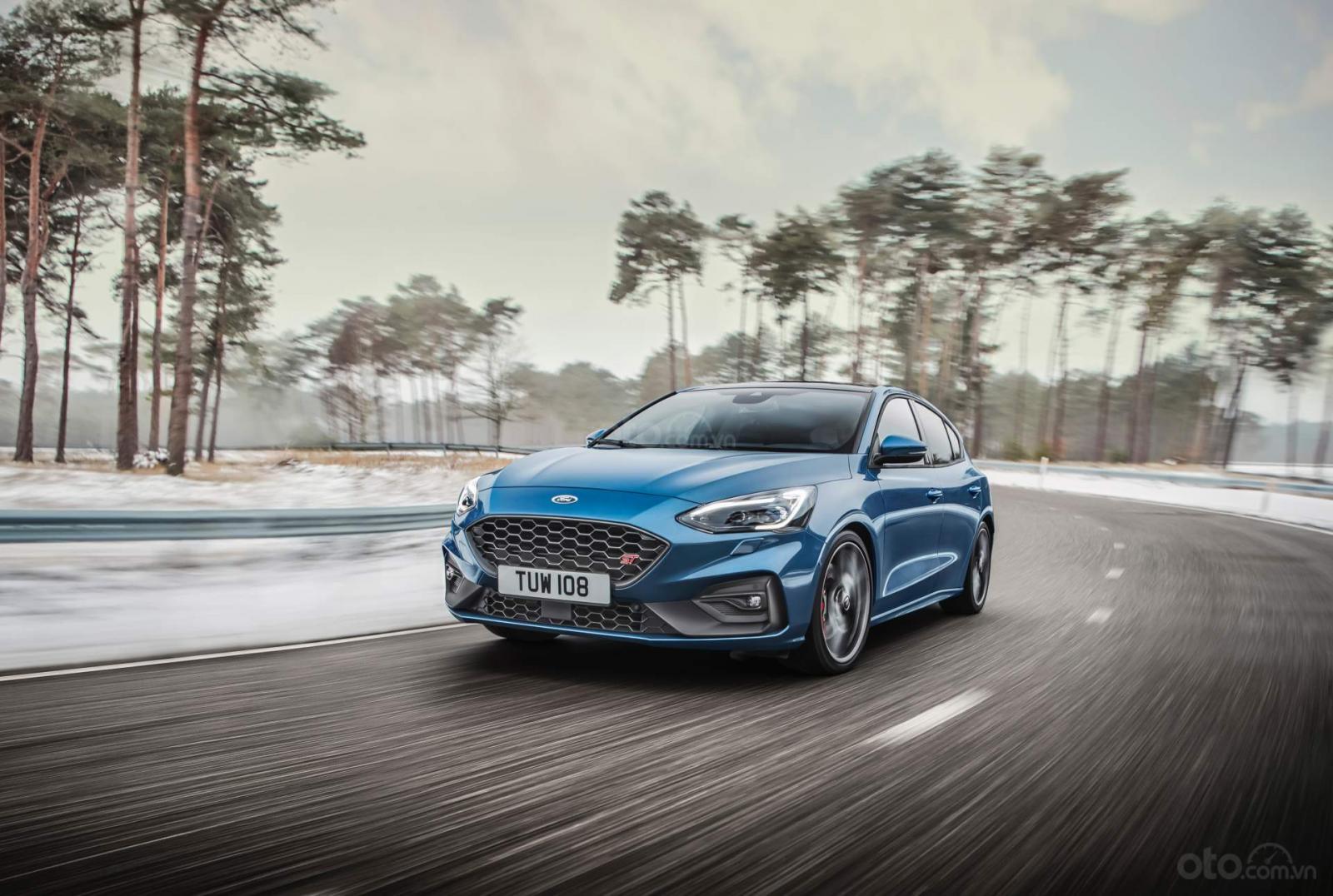 Ford Focus ST 2019 công bố giá gần 900 triệu đồng tại Anh