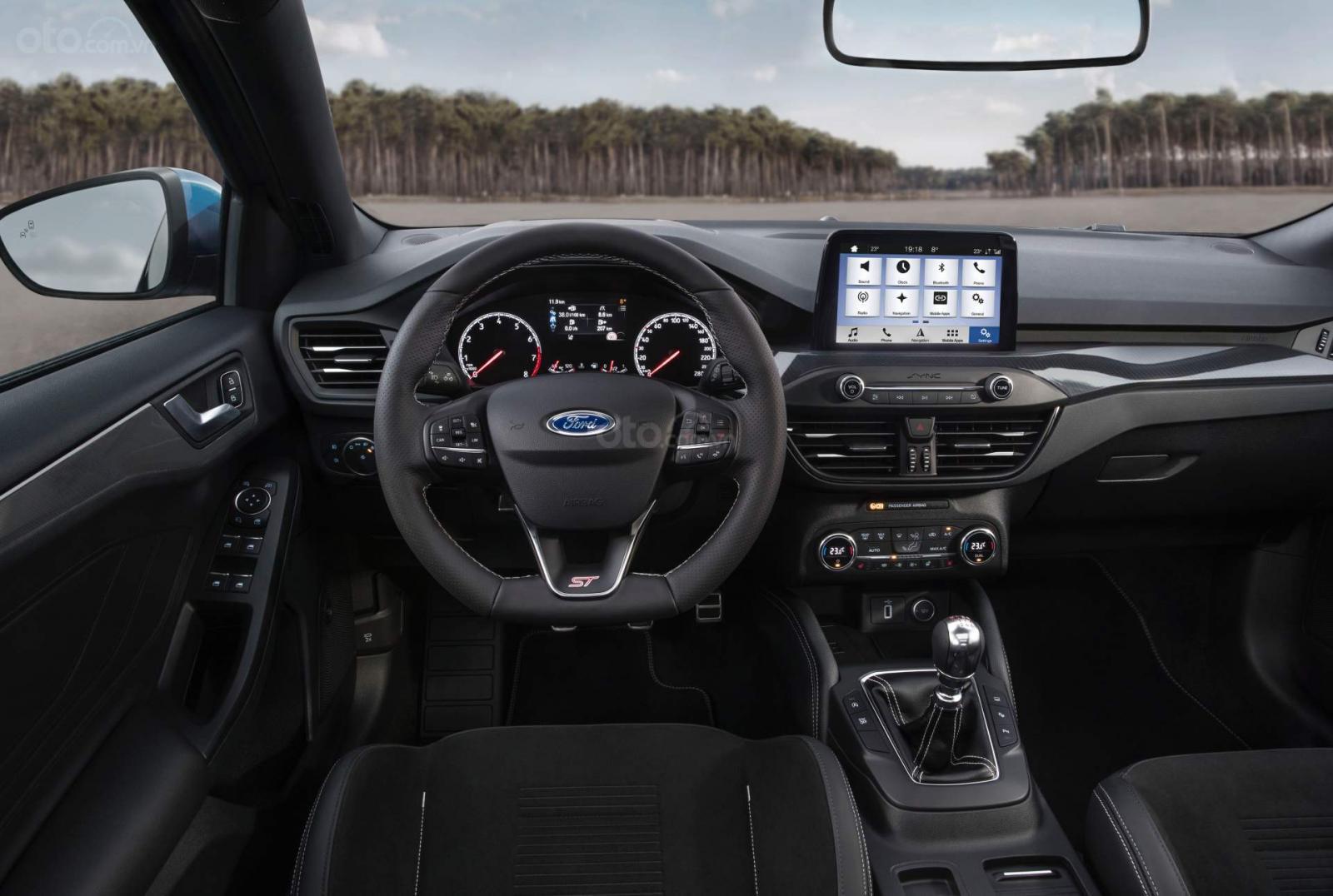 Ford Focus ST 2019 tiện nghi tích hợp công nghệ tân tiên