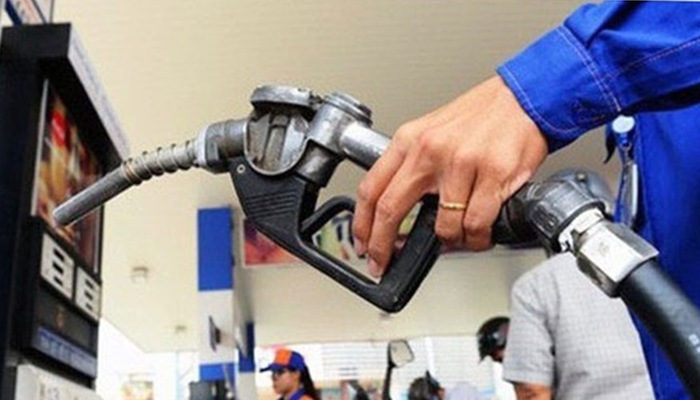 Khách quay lưng với ô tô cũ vì... xăng tăng? a2