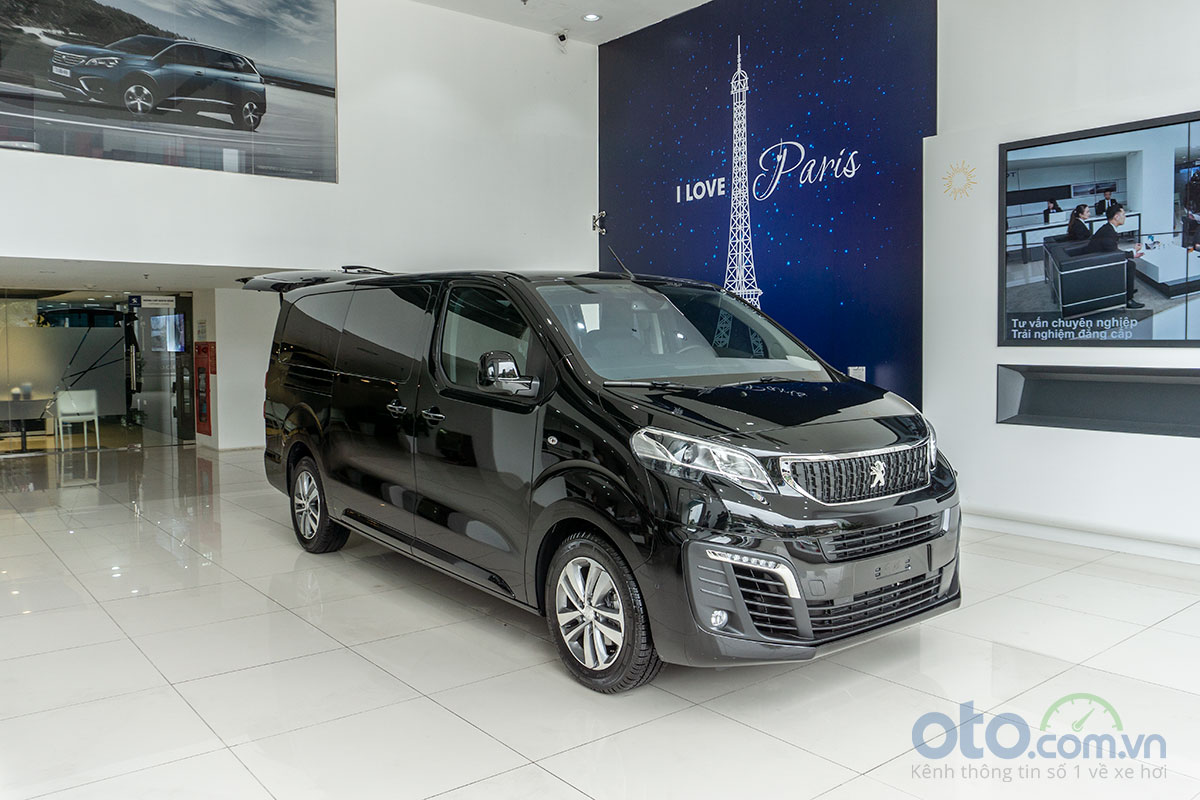 Peugeot Traveller Luxury tại đại lý.