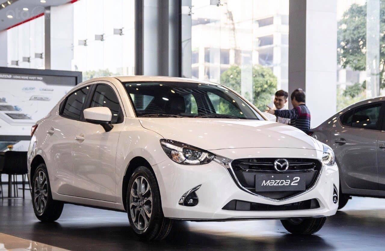 Mazda 2 bao gồm 8 phiên bản, giá niêm yết từ 509-607 triệu đồng