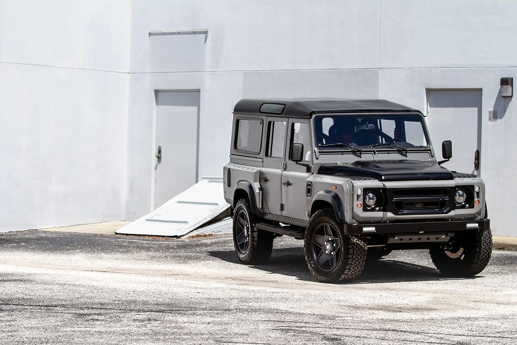 Ngắm chiếc Land Rover Defender mang sức mạnh Mỹ, nội thất đẳng cấp như siêu xe a1