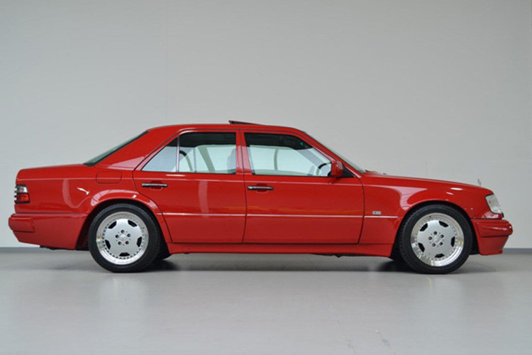 Soi Mercedes E60 AMG 500E 1995 cực hiếm có giá 396 triệu đồng 2 Soi Mercedes E60 AMG 500E 1995 cực hiếm có giá 396 triệu đồng a2