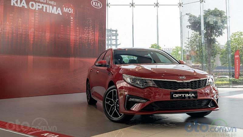 Dat hon gan 300 trieu Toyota Camry 2.5Q 2019 co thuc su vuot troi hon so voi Kia Optima GT-Line 2019