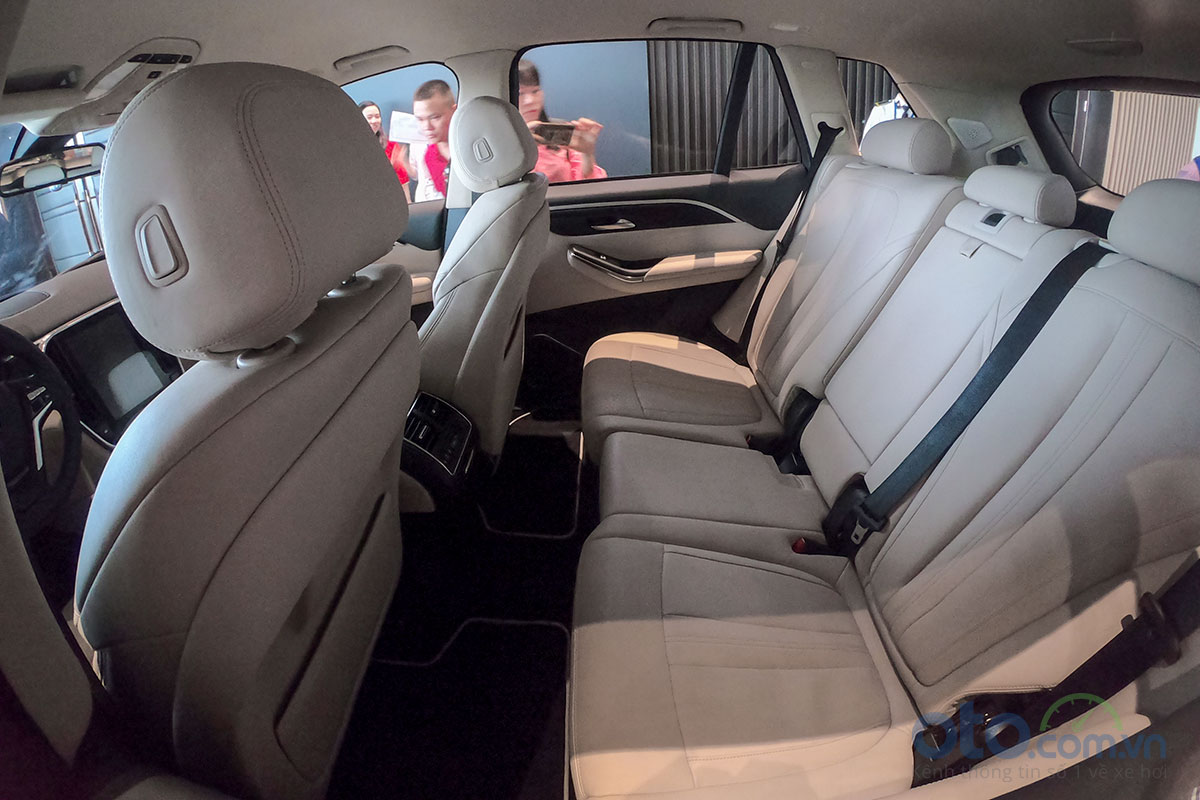 VinFast LUX V8: Chiếc SUV nhanh nhất phân khúc 6.