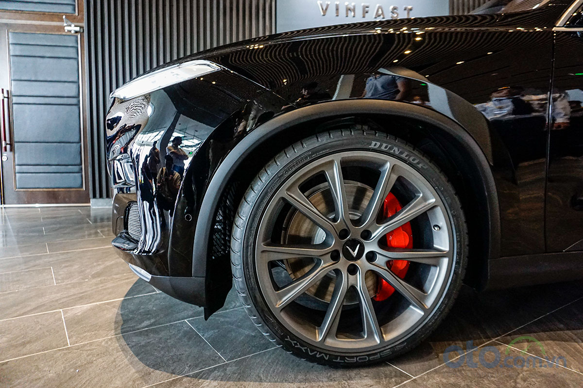 VinFast LUX V8: Chiếc SUV nhanh nhất phân khúc 3.