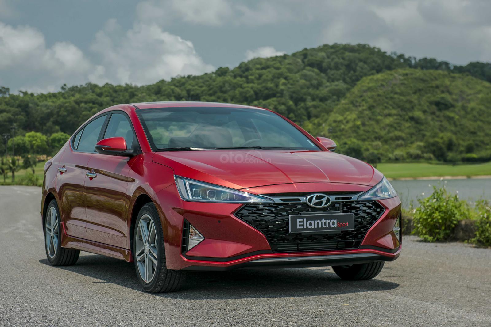 Giá lăn bánh Hyundai Elantra Sport 2019 mới nhất hôm nay...