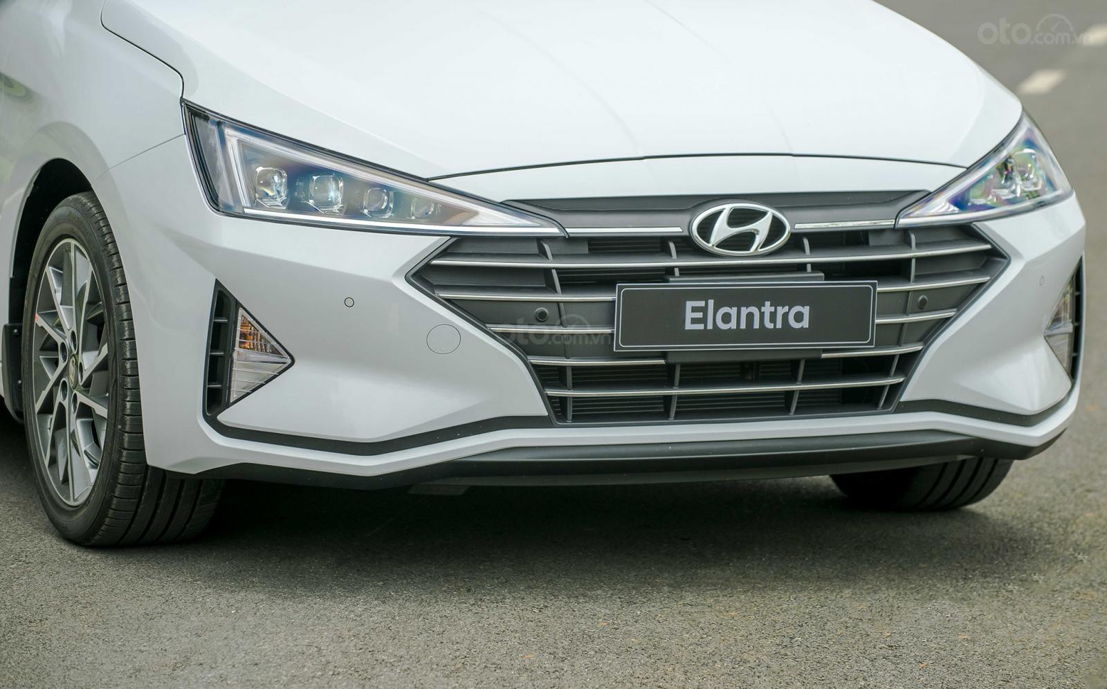Đầu xe Hyundai Elantra 2019...