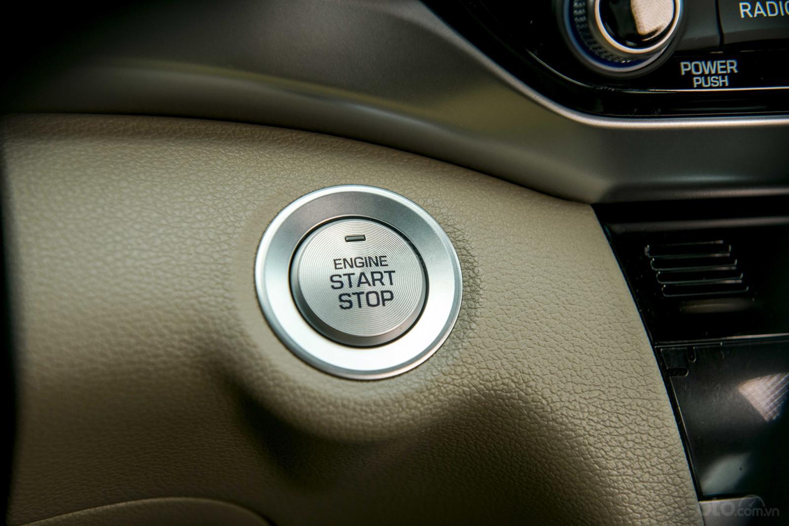 Nút bấm khởi động trên Hyundai Elantra 2019...