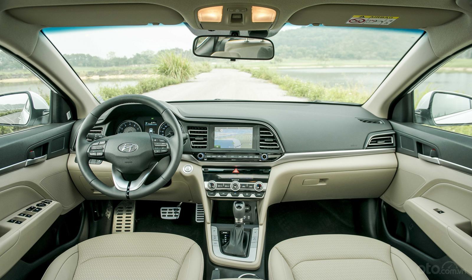 Khoang Cabin Hyundai Elantra 2019...