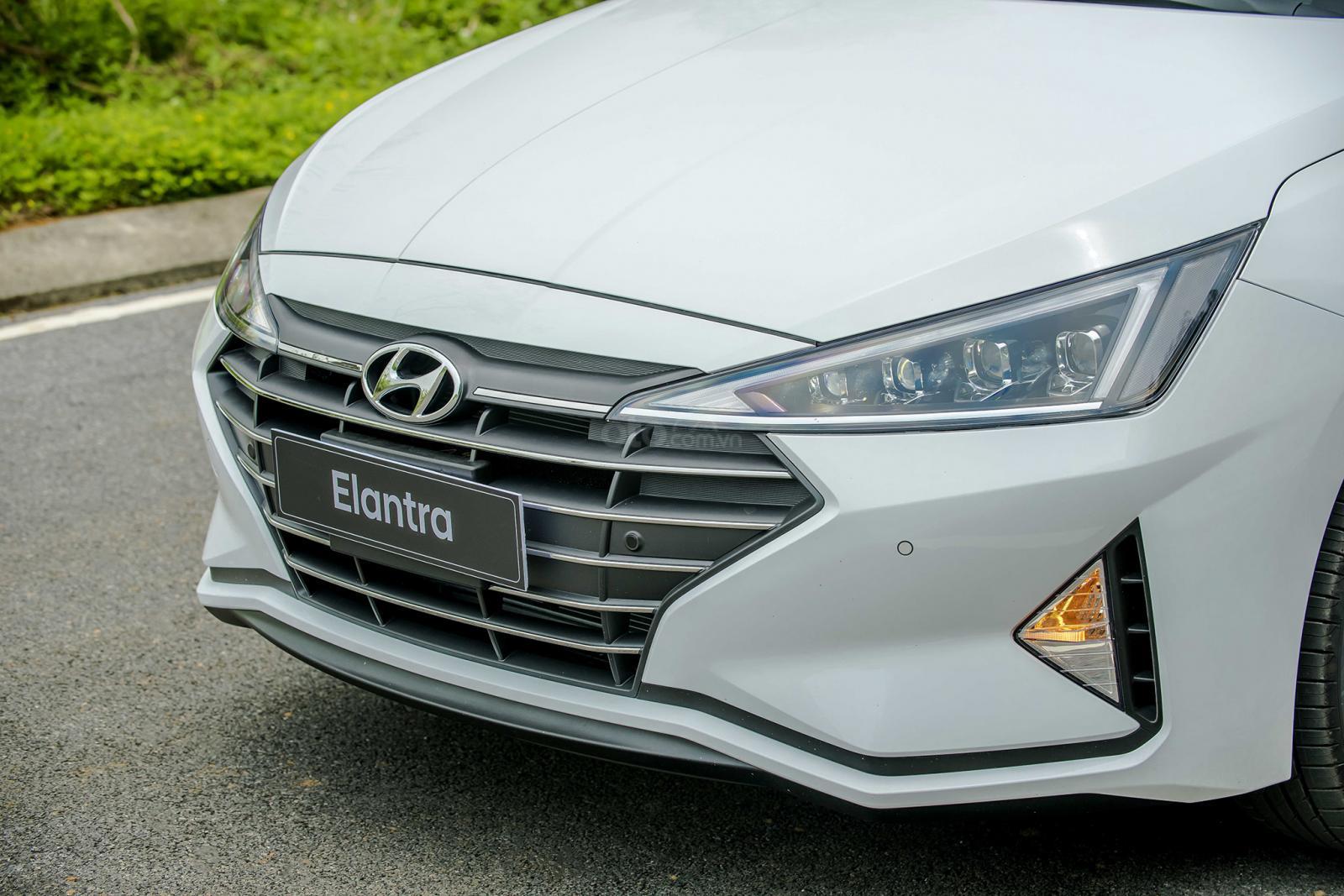 Đầu xe Hyundai Elantra 2.0 2019 ..