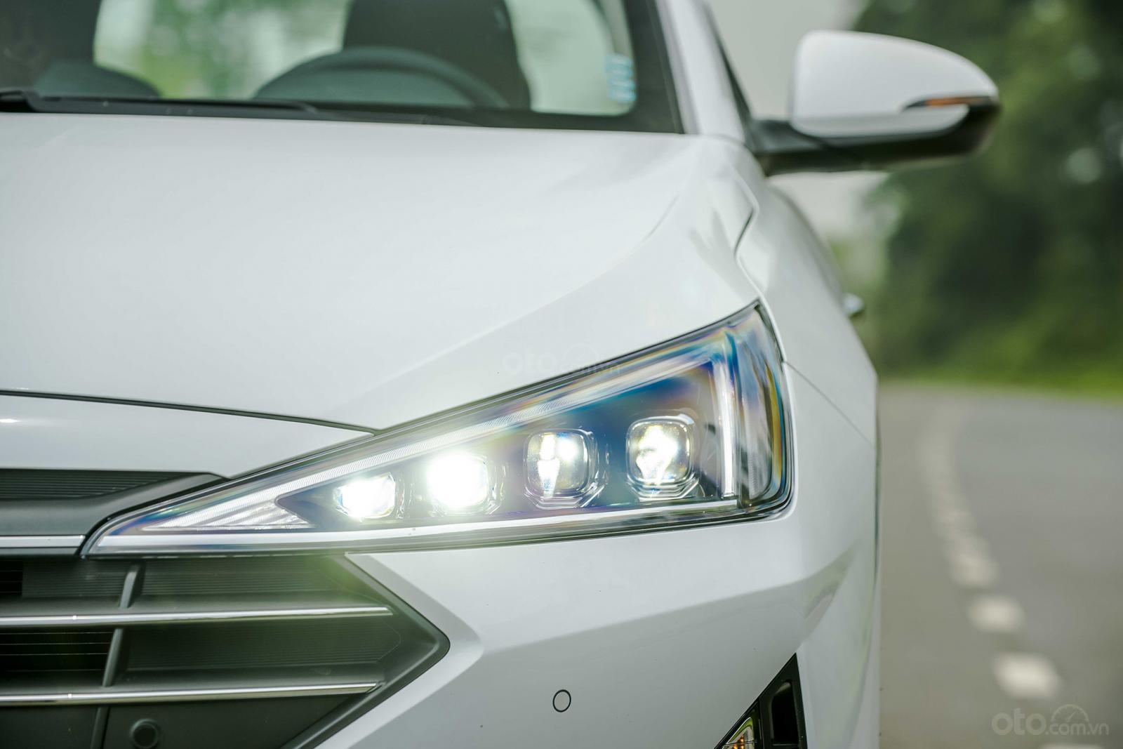 Đèn pha Hyundai Elantra 2019...