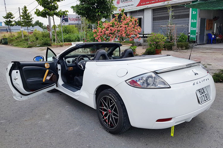 "Soi" chiếc mui trần Mitsubishi Eclipse 2018 rao bán bằng giá Mitsubishi Xpander mới 8 "Soi" chiếc mui trần Mitsubishi Eclipse 2018 rao bán bằng giá Mitsubishi Xpander mới a8