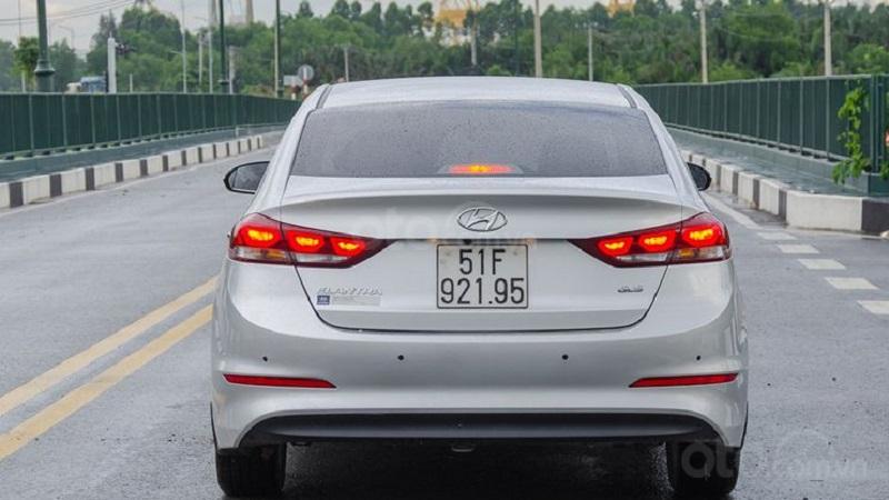 Đuôi xe Hyundai Elantra 2018...