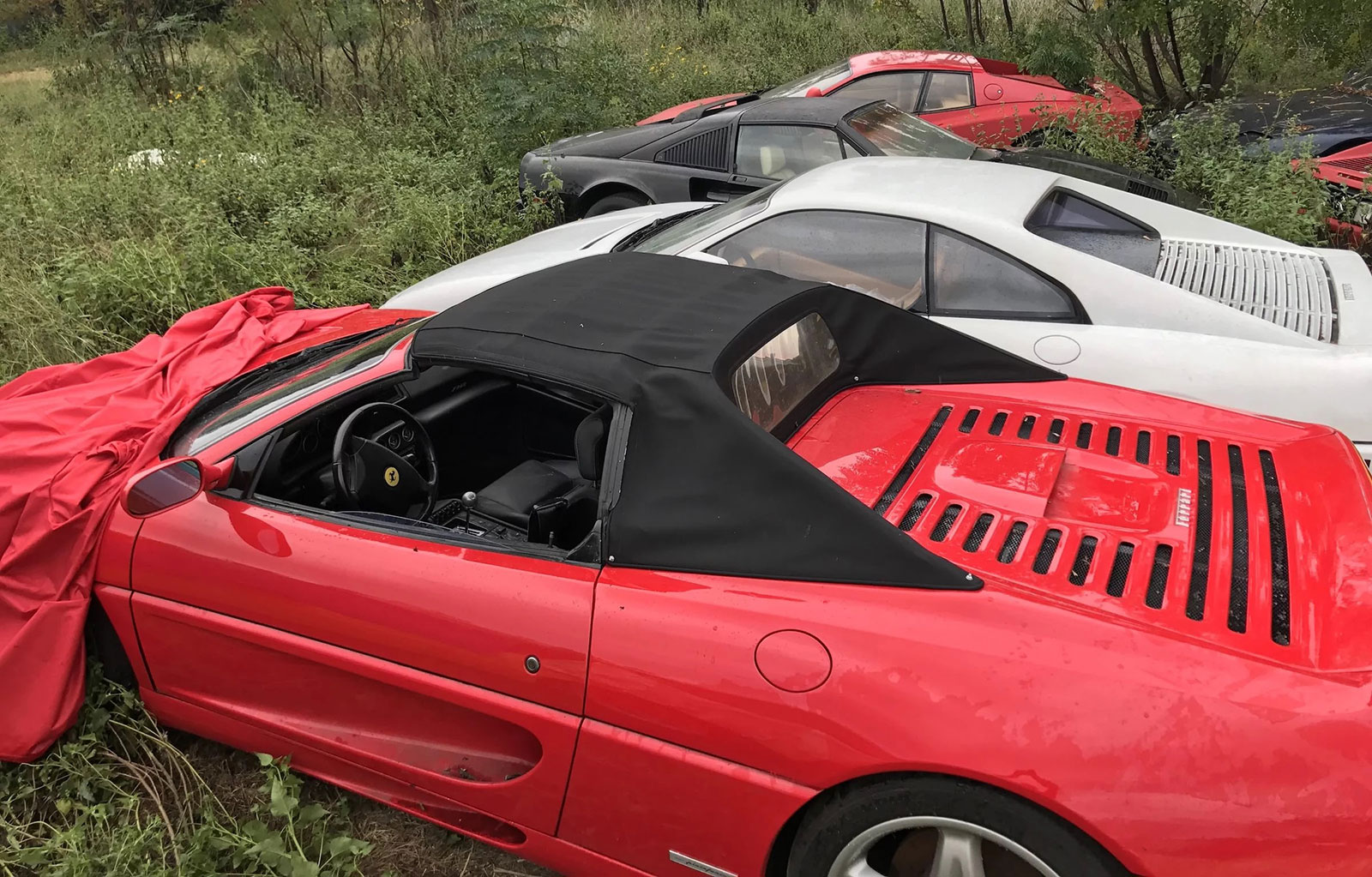 Phát hiện bộ sưu tập siêu xe Ferrari nằm phơi thân suốt 1 thập kỷ tại một bãi cỏ tại Mỹ a8