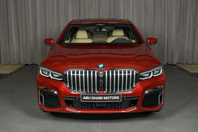 Cận cảnh chiếc BMW 730Li mạnh mẽ dù sử dụng động cơ 2.0L Cận cảnh chiếc BMW 730Li mạnh mẽ dù sử dụng động cơ 2.0L a1