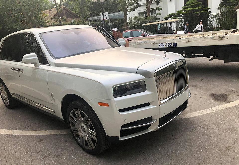 Rolls-Royce Cullinan nhập khẩu không chính hãng khui công tại Việt Nam a2