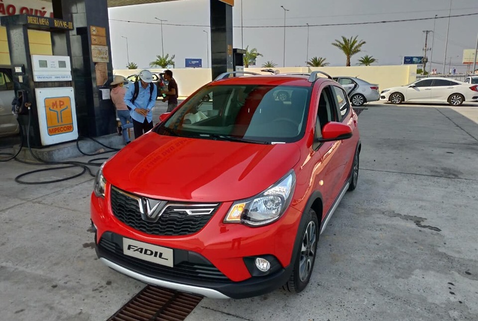 VinFast Fadil bản thương mại hoàn thiện xuất hiện trên đường phố...