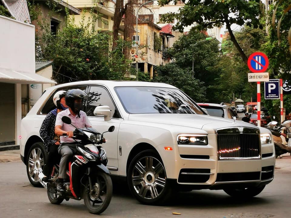 Siêu SUV Rolls-Royce Cullinan 2019 giá trên 40 tỷ đồng dạo phố Hà Nội a111